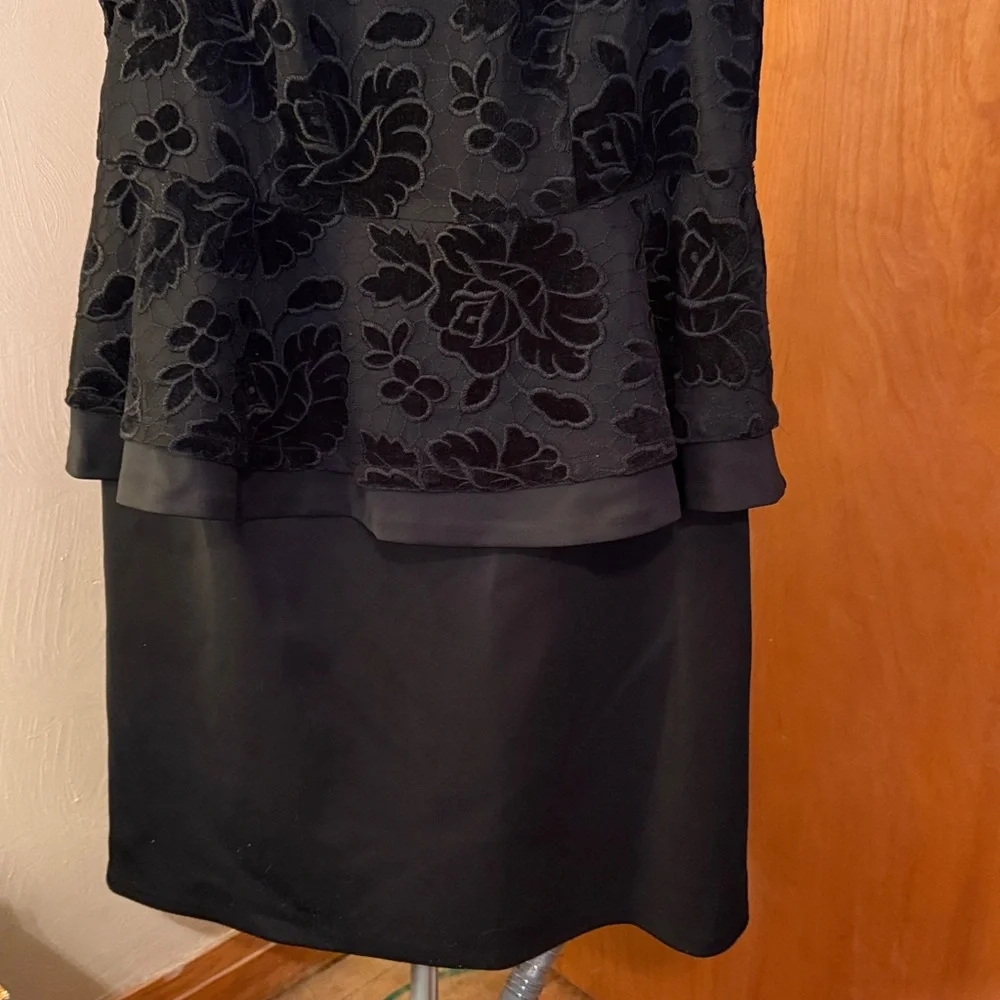 Eloquii Black velvet Floral Lace Sleeveless dress. Size 16. Great condition. - Picture 2 of 5